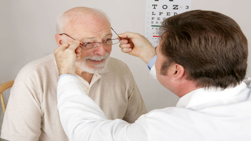 Things to Consider When Choosing an Eye Surgeon in Andover, KS for Cataract Surgery